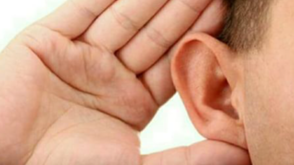 هل تمتلك مهارة الاستماع.. 5 خطوات لتدريب نفسك