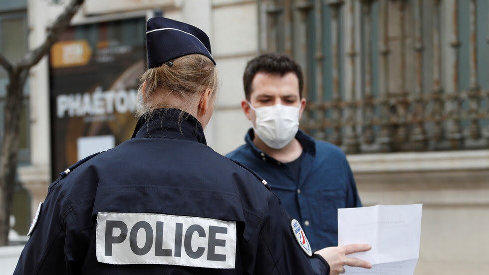 فرنسا تلغي إلزامية ارتداء الكمامات في الأماكن العامة المغلقة