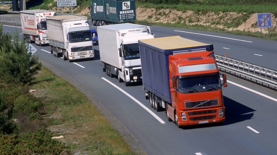 هيئات نقل البضائع عبر الطرق والموانئ تنفي أي زيادة في أسعار النقل