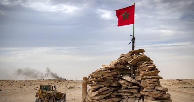 الجيش المغربي يُعطِّل 4 سيارات تحمل 6 أطنان من المخدرات قرب الجدار الأمني بالصحراء