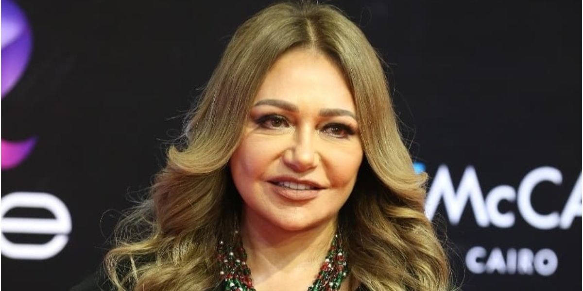 ليلى علوي تشعل مواقع التواصل بطريقتها في الإحتفال بعيد الحب -فيديو