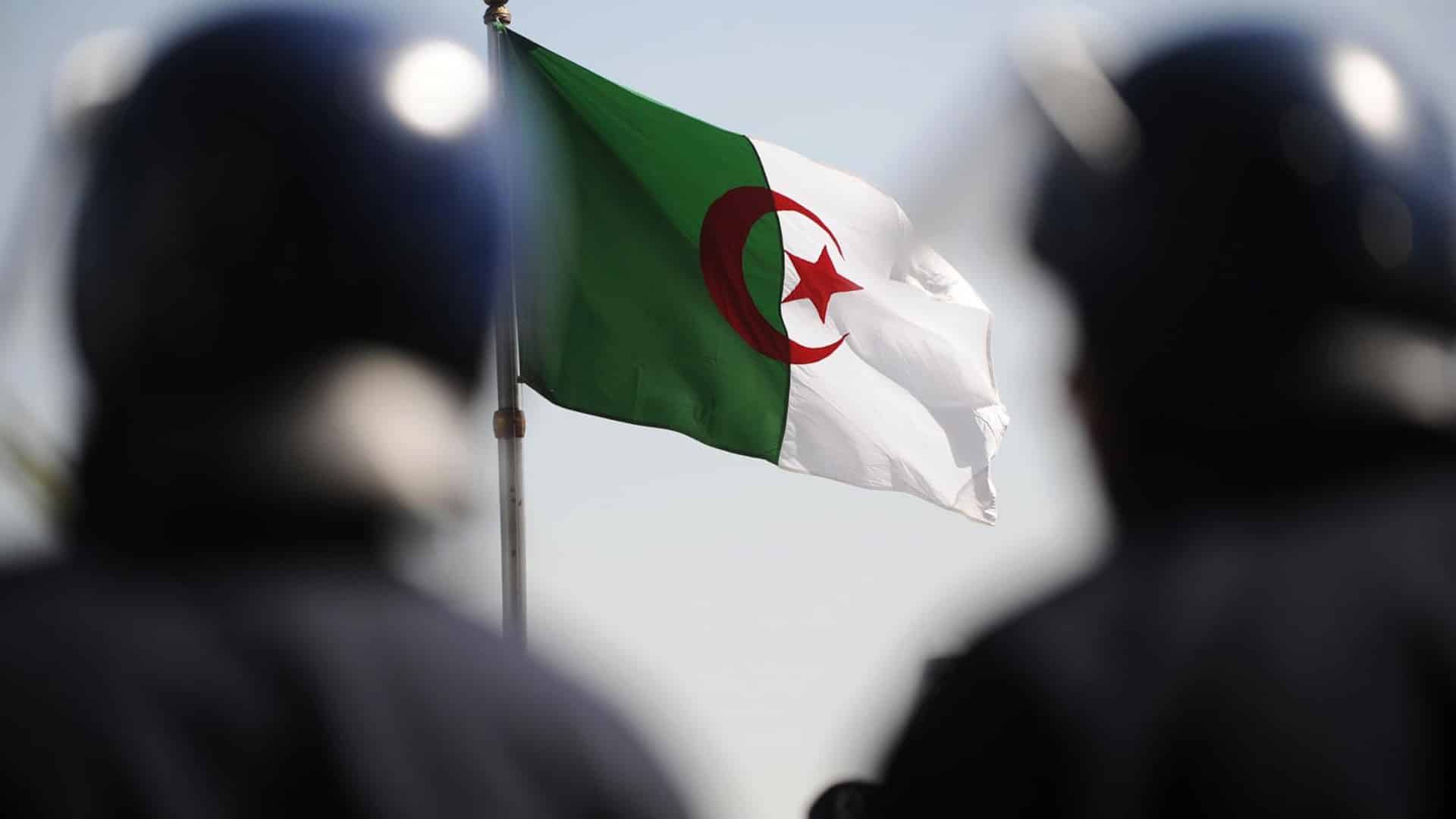 وفاءا للعهد.. الشعب الجزائري ينتفض للجمعة 156 على التوالي في وجه نظام الكابرانات (صور)