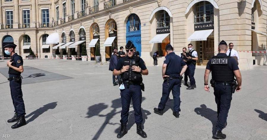 مقتل رجل هاجم شرطيين بسكين بباريس