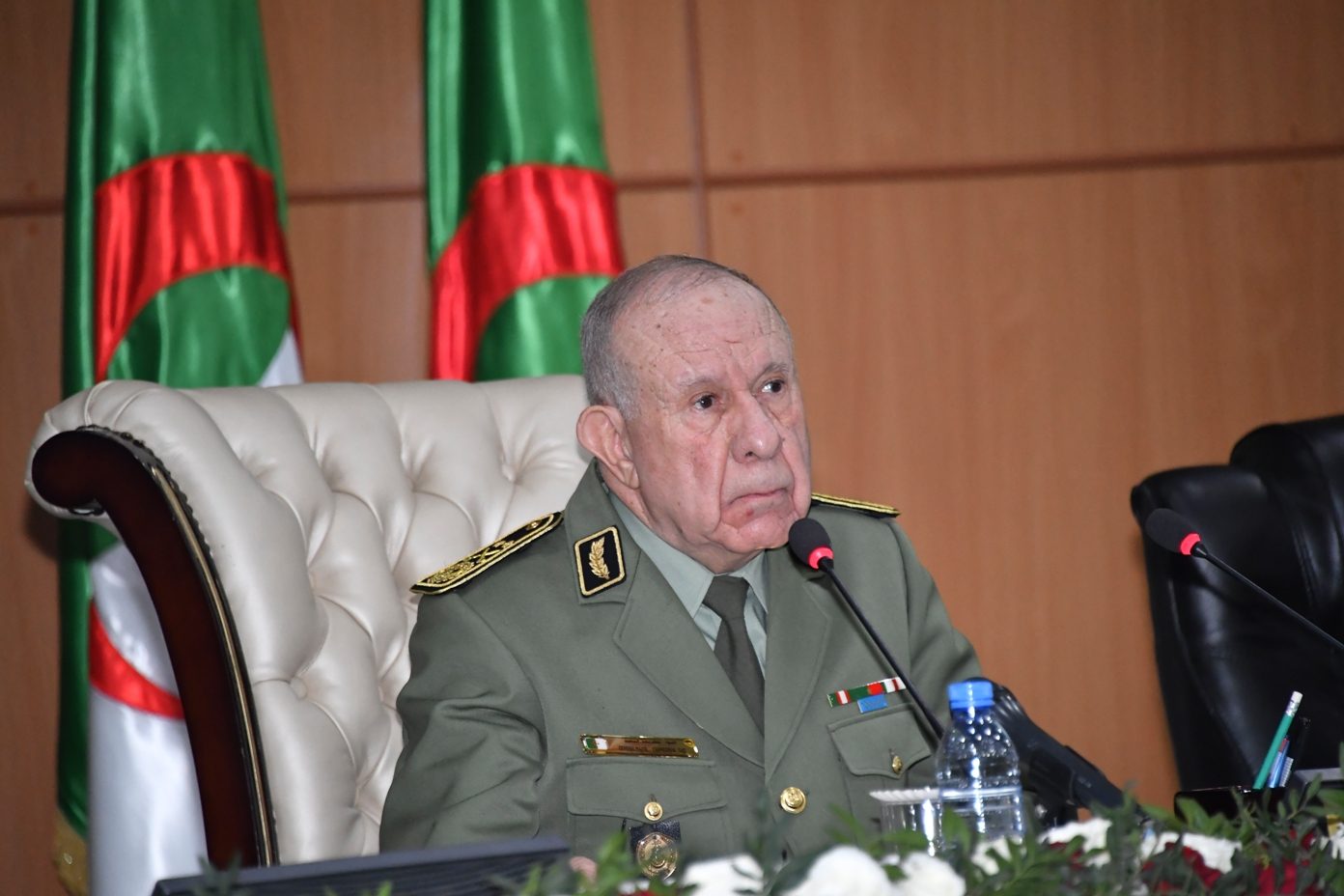 موقع إعلامي جزائري: نقل الجنرال شنقريحة على وجه السرعة الى اسبانيا للعلاج من مضاعفات سرطان بروستات والتبول اللاإرادي