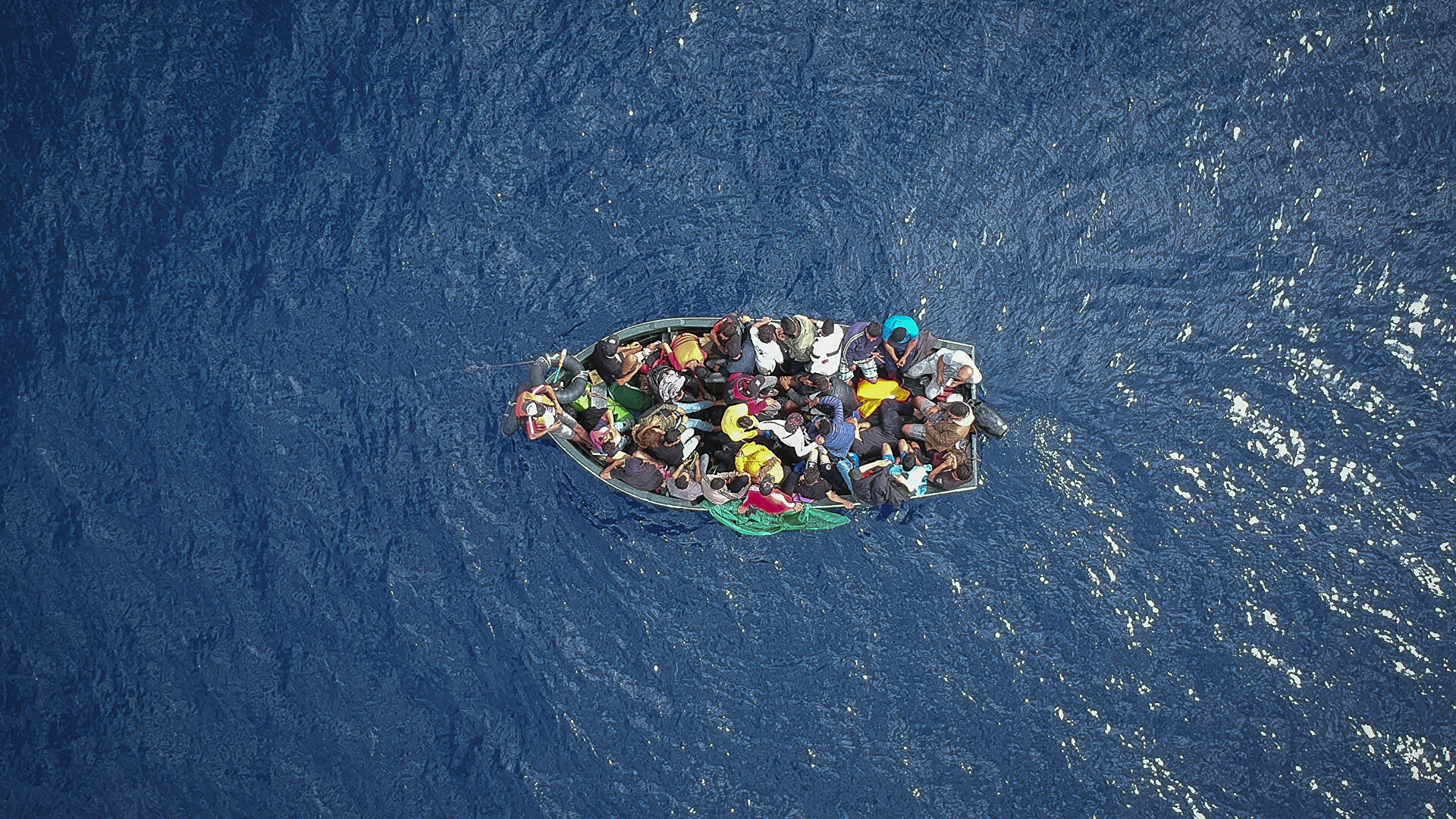البحرية المغربية تنقذ 120 مهاجرا غير نظامي عرض البحر