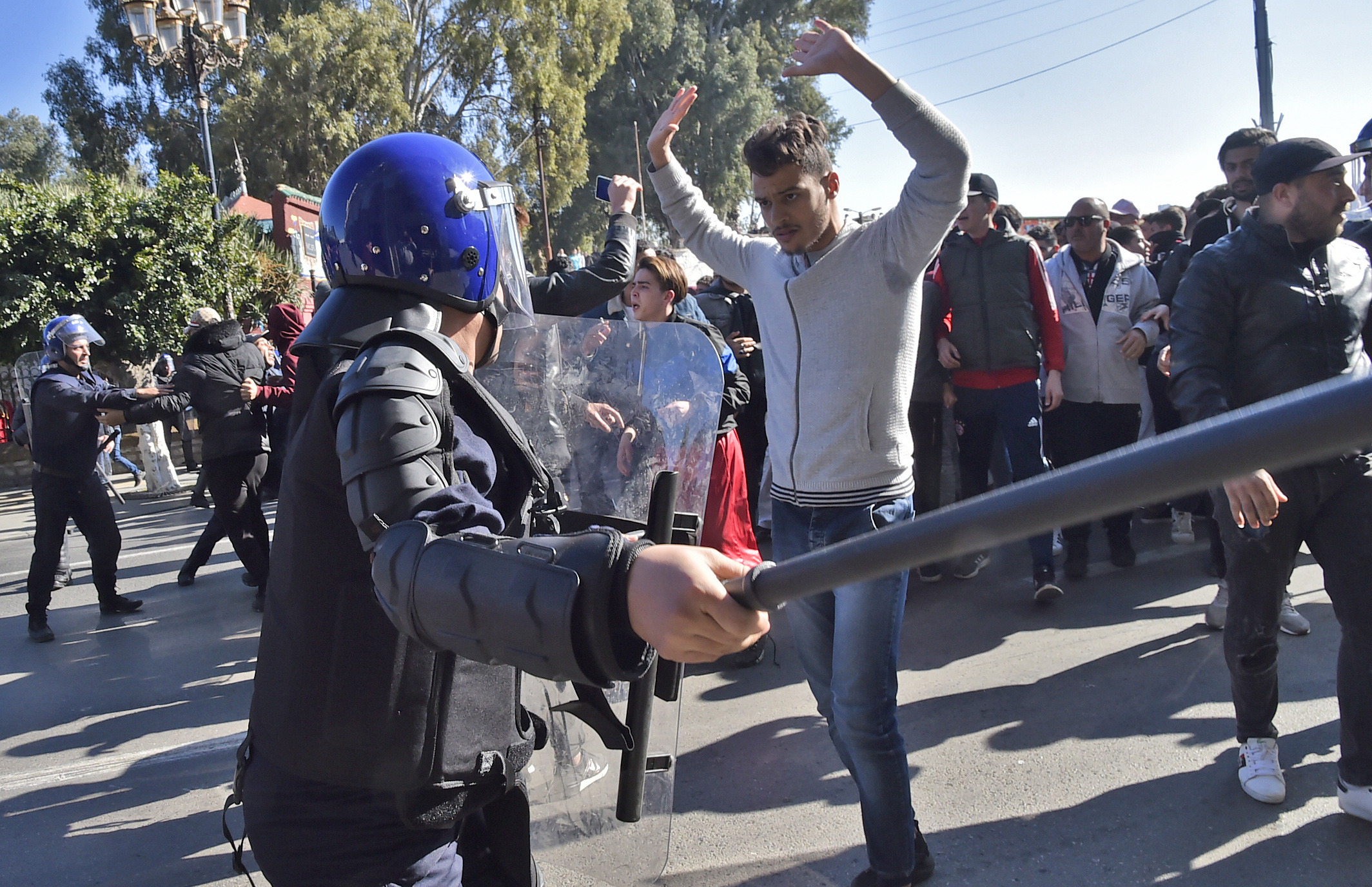 حقوقيون ينددون بالقمع المتزايد للحراك في الجزائر