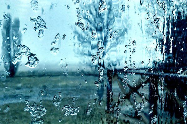طقس الثلاثاء… استمرار الأجواء الباردة وأمطار متفرقة بالأطلس الكبير والصغير