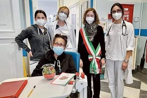 مراعاة لظروفها الصحية.. بلدية إيطالية تسمح لمغربية مصابة بكورونا بأداء مراسيم الجنسية داخل المستشفى
