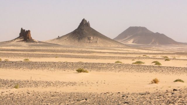 نظام تبون يستميل موريتانيا بمعبر بري موحش غير آمن بين تندوف و ازويرات