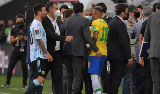 “الفيفا” يأمر بإعادة مباراة منتخبي البرازيل والأرجنتين
