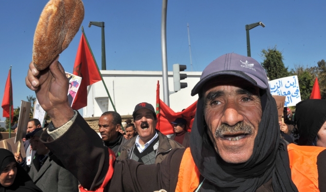 احتجاجات بعدد من المدن المغربية تطالب بإسقاط “الجواز” وتندد بارتفاع الأسعار