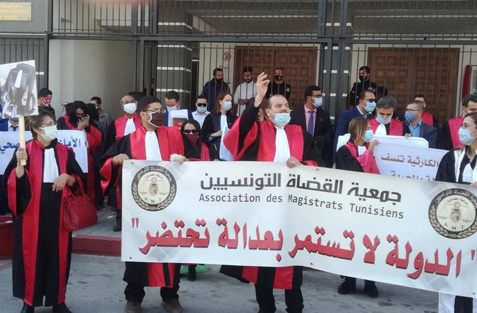 القضاة في تونس يستمرون بالتصعيد ضد إجراءات قيس سعيد