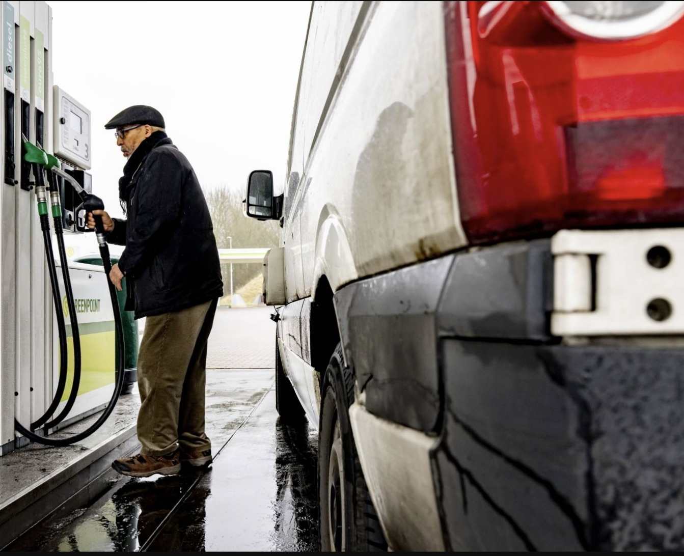 انخفض سعر البنزين في هولندا إلى أدنى مستوى لهذا العام