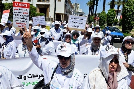 مراكش ..الاطباء الداخليون والمقيمون يحتجون ضد وزارة الصحة