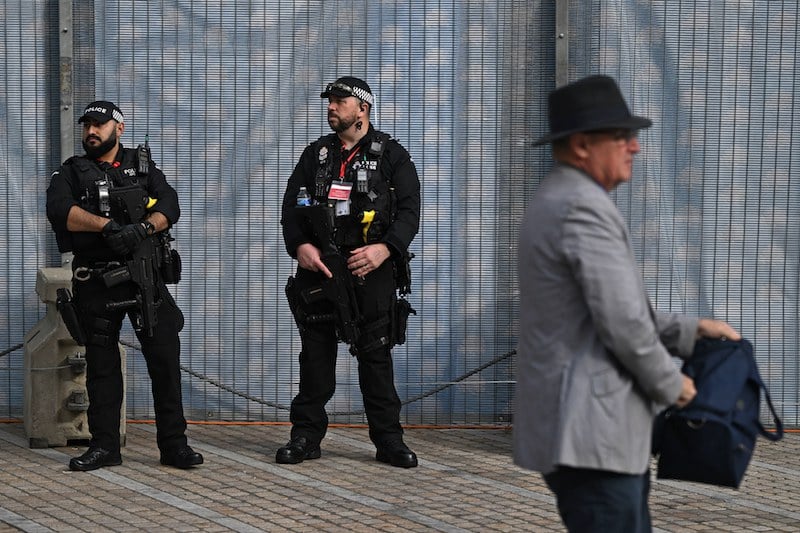الشرطة توقف مشاركين في أكبر عملية احتيال ببريطانيا