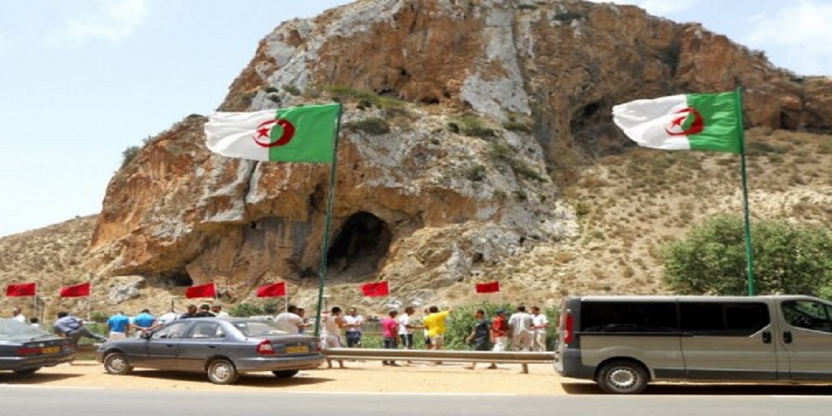 جزائريون يتوافدون على الحدود لتهنئة “أسود الأطلس”