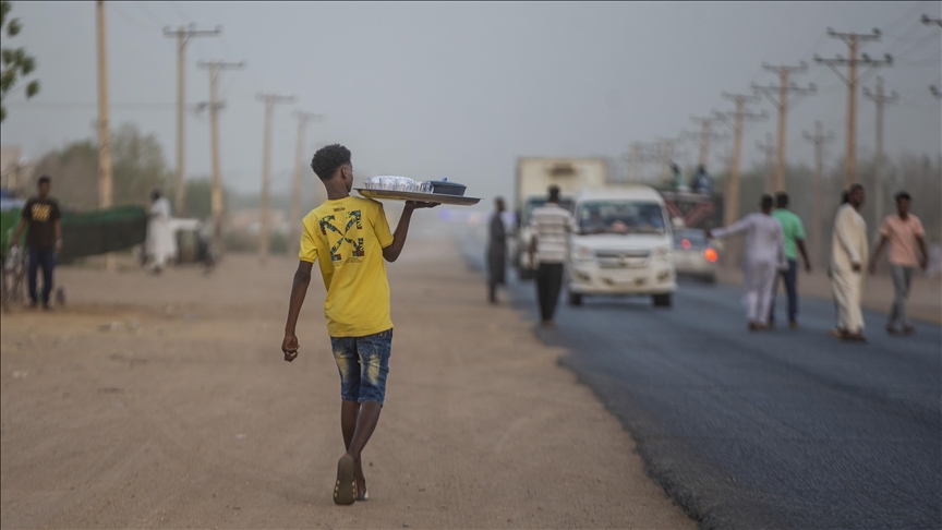 “قطع الطريق”.. عادة سودانية لإكرام المسافرين في رمضان