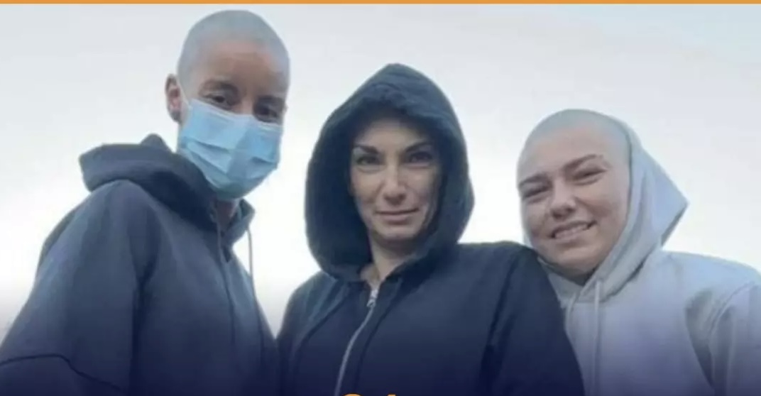 وزيرة بلجيكية من أصول مغربية تحلق رأسها تضامنا مع صديقتها المصابة بالسرطان