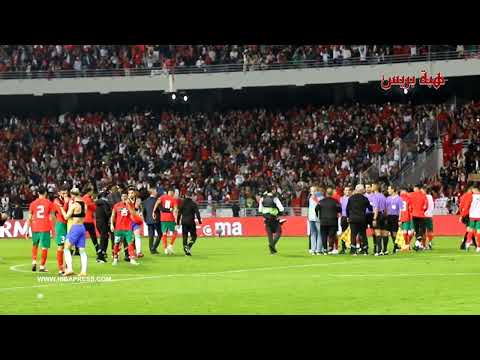 بعد الفوز على البرازيل …شاهد احتفال اسود الاطلس مع الجماهير