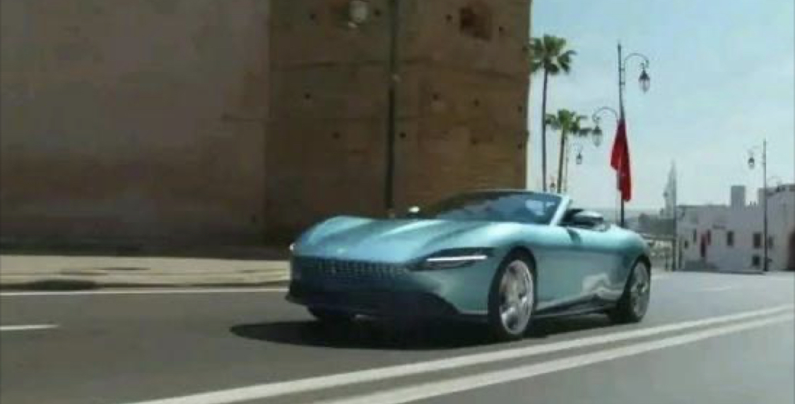 فيراري تختار المغرب للترويج لسيارتها الجديدة روما سبايدر (فيديو)