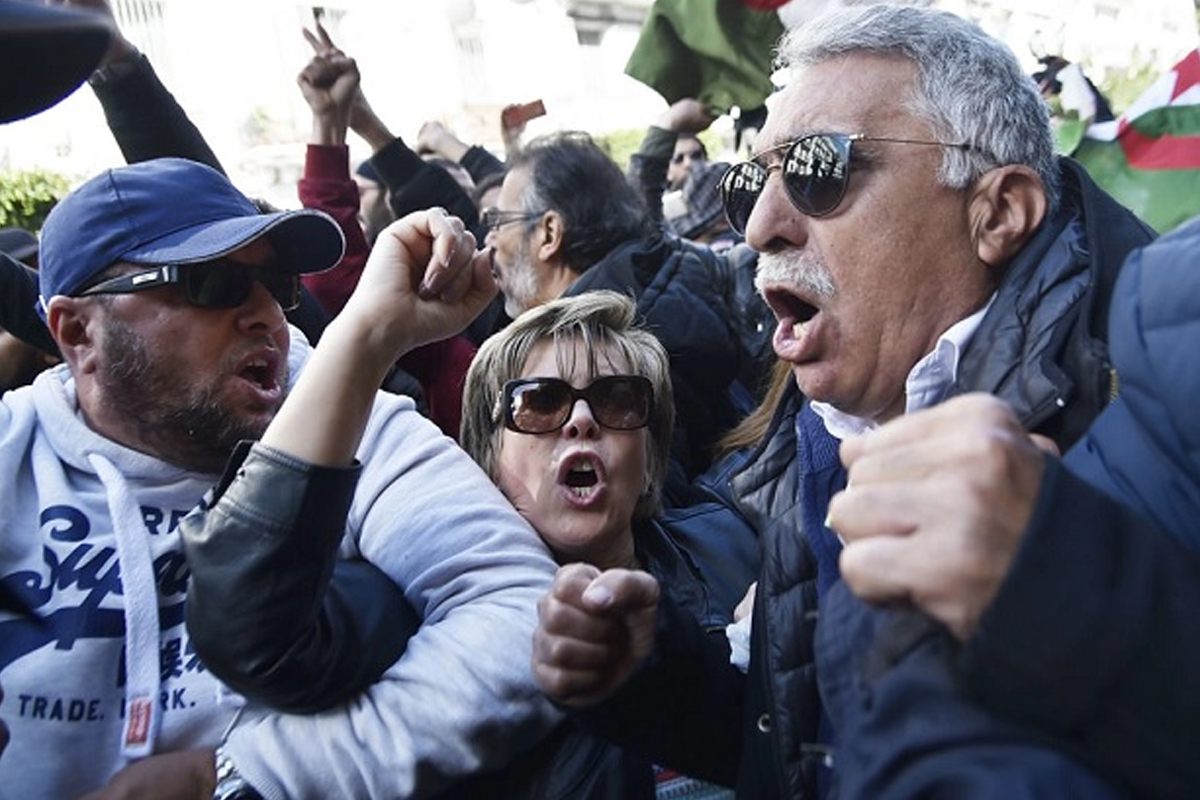 المعارضة الجزائرية تندد بمناخ الترهيب المخيم على الأحزاب السياسية