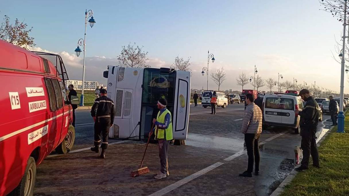 إصابات متفاوتة الخطورة في حادث انقلاب حافلة لنقل عاملات بمدينة الفنيدق