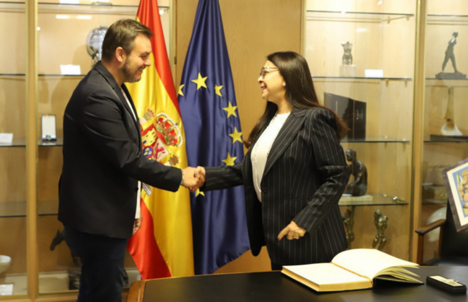 ترشيح المغرب وإسبانيا والبرتغال محور لقاء بين سفيرة المغرب بمدريد ومسؤول إسباني