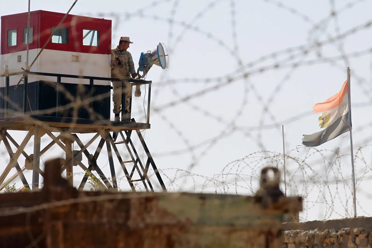 الحدود المصرية الإسرائيلية: مقتل ثلاثة جنود إسرائيليين وشرطي مصري في تبادل لإطلاق النار